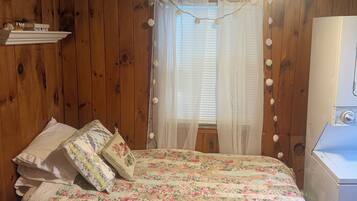 3 bedrooms, internet, bed sheets