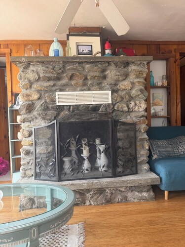 Welcoming 3-bedroom cottage in charming Colchester for your getaway