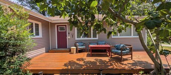 3-bedroom house in tranquil Shady Side with RV/EV Charger and Beach Access