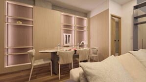 Un dormitorio moderno con cama, escritorio, sillas y estanterías empotradas.