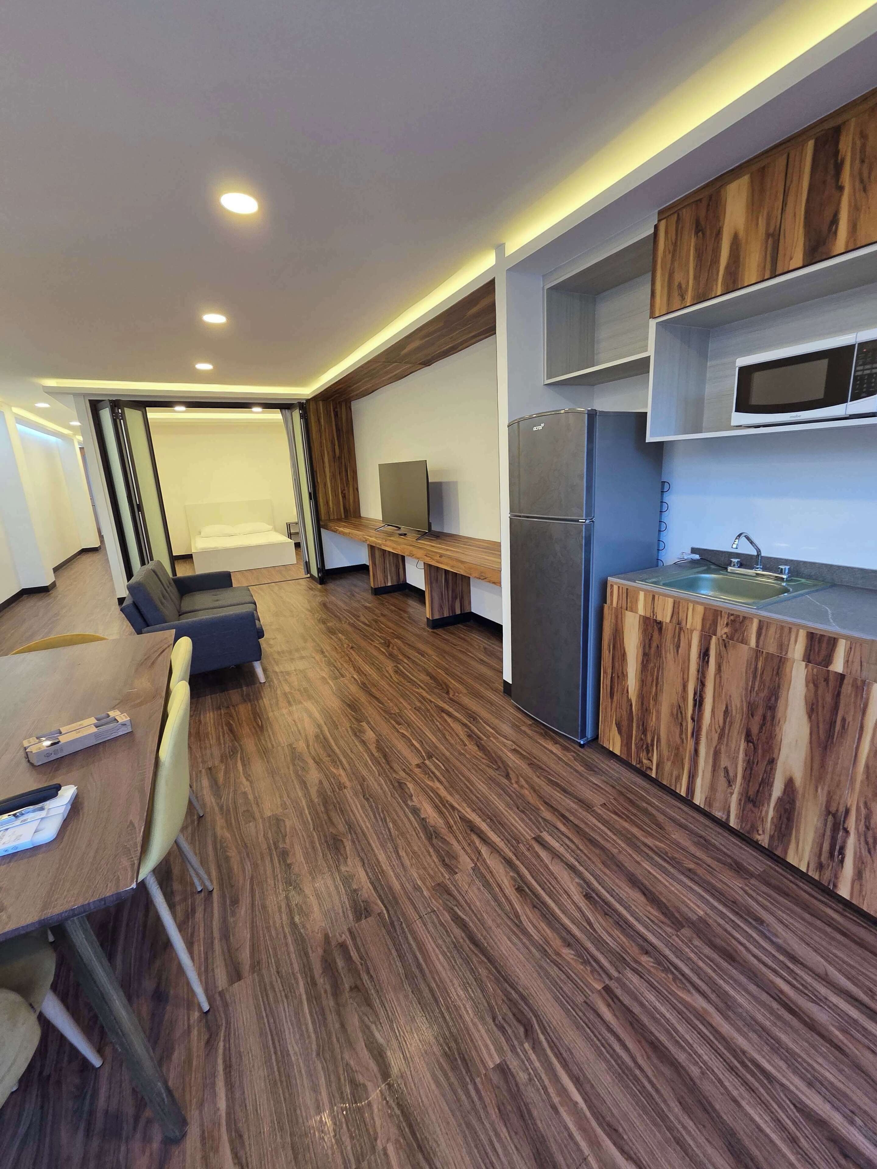 Desk, iron/ironing board, WiFi, bed sheets