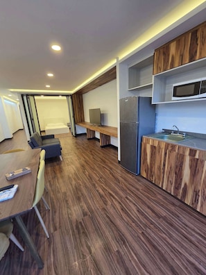 Desk, iron/ironing board, WiFi, bed sheets - Modern 2-Bed Apartment with Balcony & Travel Advisor (Ciudad de México)