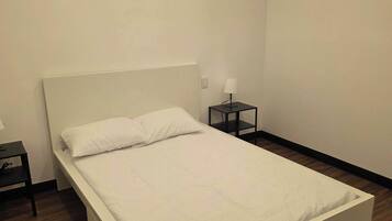 Desk, iron/ironing board, WiFi, bed sheets