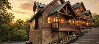 Gigi's Getaway | Pet Friendly • Pool • Hot Tub!