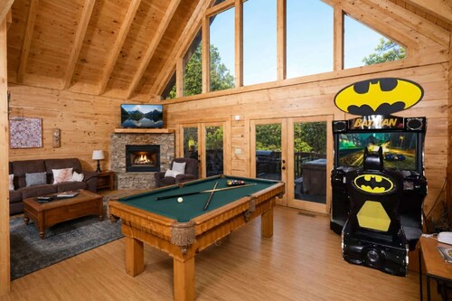 Chalet Escape | Pet Friendly • Pool • Hot Tub!