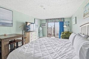 Room - Peaceful 1-bedroom studio with AC in Myrtle Beach (Myrtle Beach)