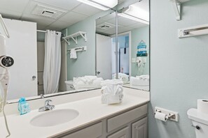 Bathroom - Peaceful 1-bedroom studio with AC in Myrtle Beach (Myrtle Beach)