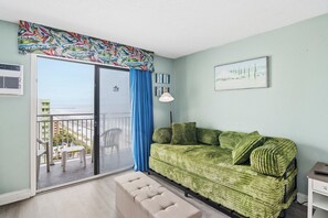 Living area - Peaceful 1-bedroom studio with AC in Myrtle Beach (Myrtle Beach)
