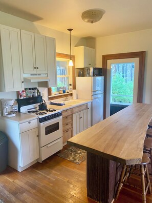 Fridge, microwave, oven, stovetop - One Level Home-The Cottage at Mitchell Ponds (Knox)