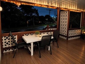 Outdoor dining - Affordable 4BR Home Near CBD & Airport (Glenroy)