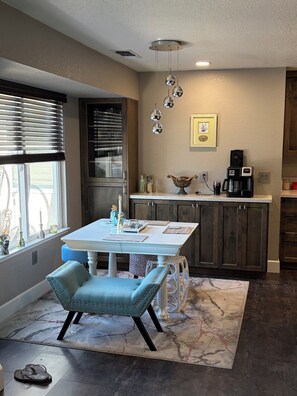 Dining - Private Pool, Spa & Extended-Stay Ready! Where comfort meets convenience. (Colusa)