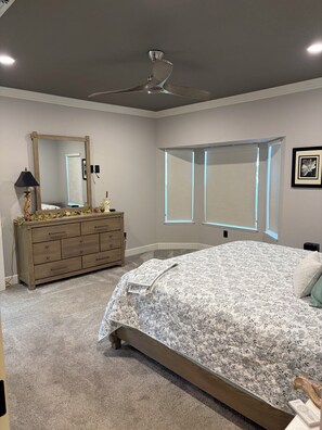 Room - Private Pool, Spa & Extended-Stay Ready! Where comfort meets convenience. (Colusa)