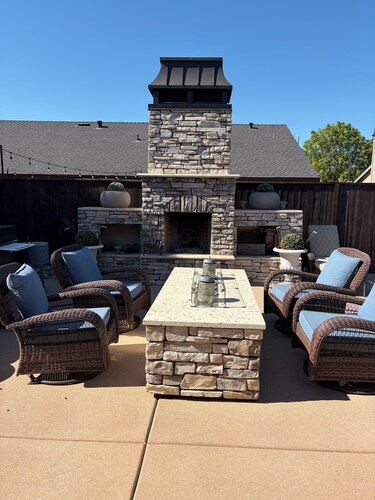 Private Pool, Spa & Extended-Stay Ready! Where comfort meets convenience.
