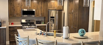 Private Pool, Spa & Extended-Stay Ready! Where comfort meets convenience.