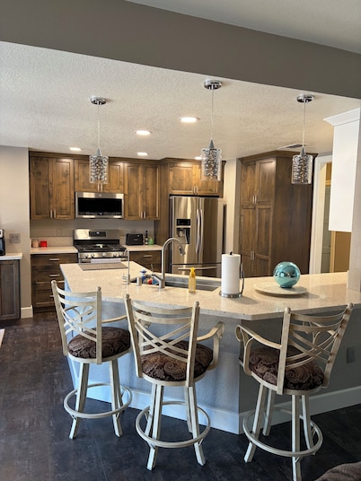 Private Pool, Spa & Extended-Stay Ready! Where comfort meets convenience.