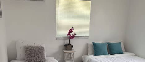 2 bedrooms, iron/ironing board, WiFi, bed sheets