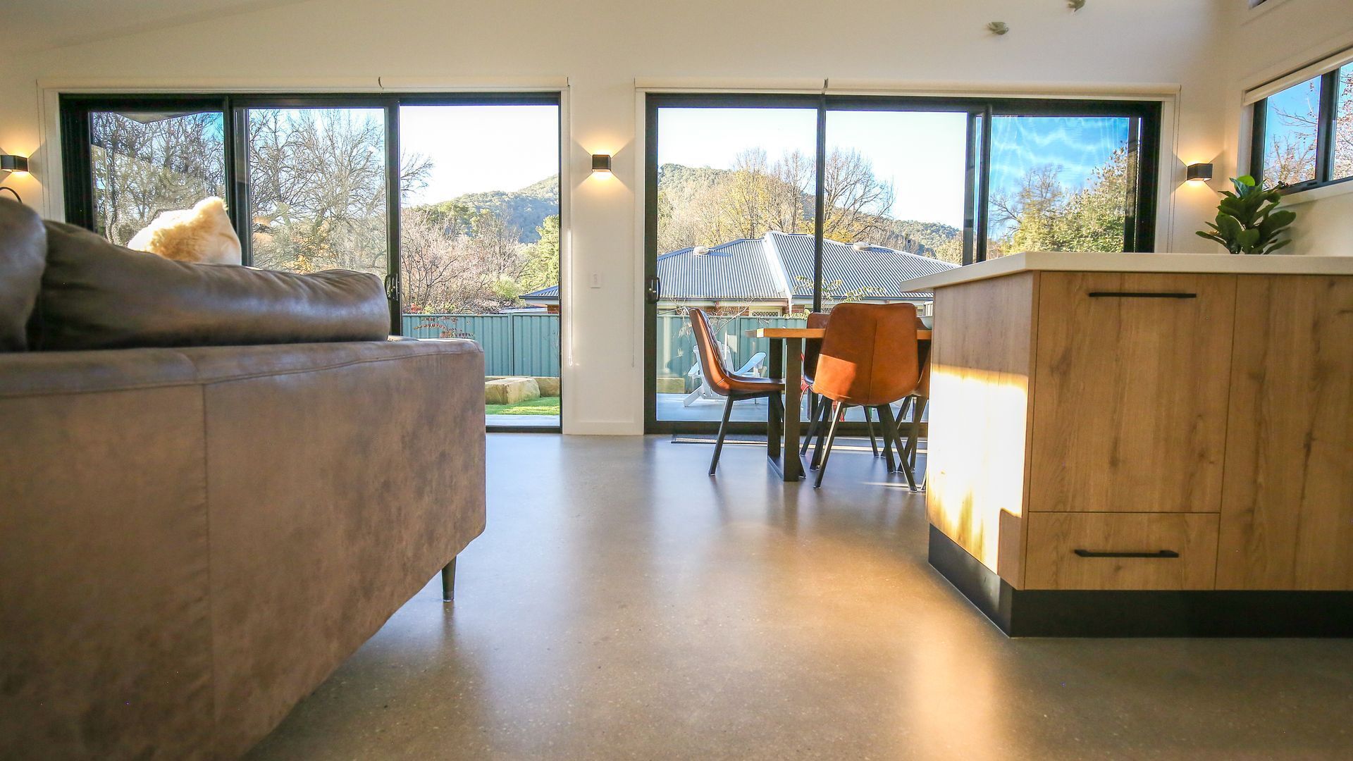 Apex Outlook - Pet Friendly Family Home Close To Everything - Bright