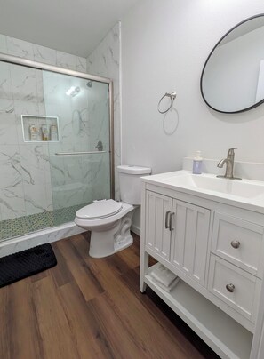 Bathroom - Cozy 2-bedroom house in marvelous Temple City with AC (Temple City)