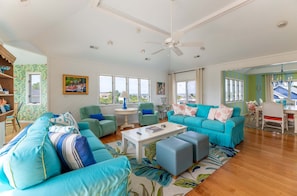 Smart TV, fireplace, books - Sound Views, Elevator, Pool, Hot Tub, Pets OK, Flex Stays! (Duck)