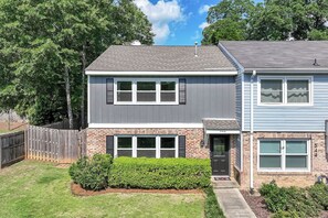 Exterior - NEW LISTING! Walk to Campus! Newly Updated Auburn Townhome! 3 Bd/2.5 Bath (Auburn)