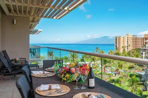 Outdoor dining - 🌊 Hokulani 746 Penthouse with Unobstructed Ocean Views - Special Intro Rates! (Lahaina)