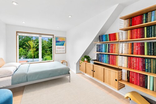 Spacious 3BR Hanover Apartment — Walk to Dartmouth