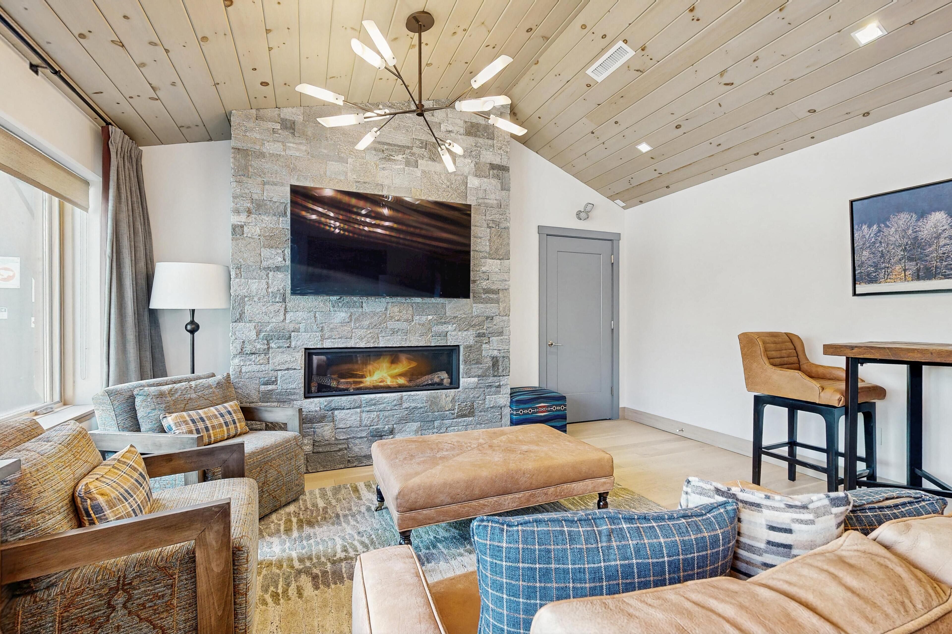 Smart TV, fireplace