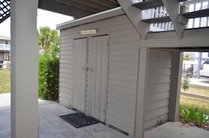 Exterior detail - Ina's Place - Second Row in Garden City Beach (Garden City)