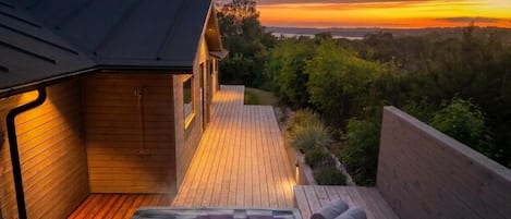 Outdoor spa tub