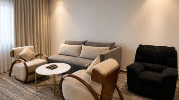 Deluxe Studio | Living area