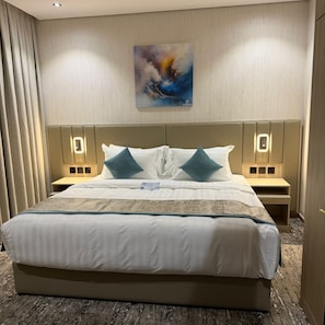 Suite Luxe | Coffres-forts dans les chambres, rideaux occultants