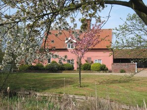 Exterior - Colston Hall Cottage, Badingham (Badingham)