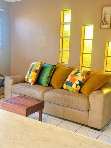 Stunning kitchenette, lounge, 1-bedroom cottage in  Bassonia Johannesburg South