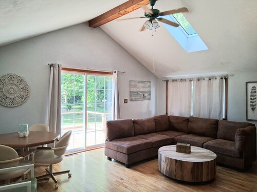 Family Friendly Lake View Cottage with Beachy Vibes in Sister Lakes Michigan