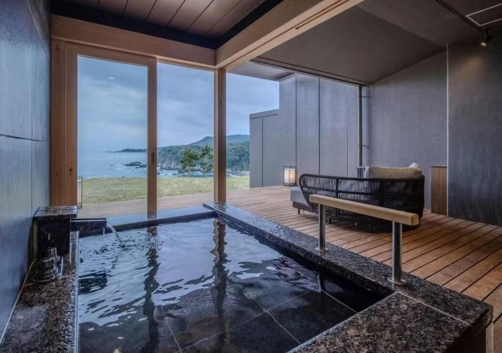 Deluxe Suite, Private Pool, Sea View | Spa | Couples treatment rooms, body treatments, facials, reflexology