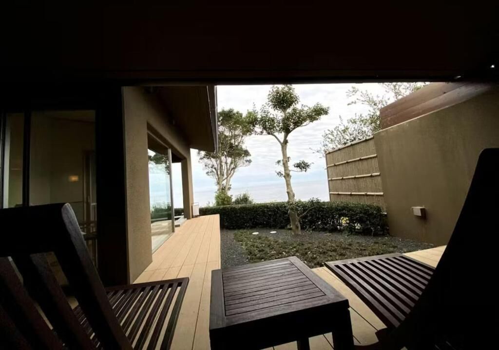 Chambre Triple, vue mer | Terrasse/Patio
