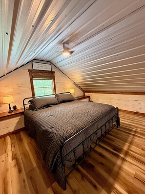 3 bedrooms, iron/ironing board, WiFi, bed sheets - Lake Guntersville Cabin 2 miles from City Harbor (Guntersville)