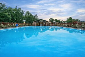 Pool -  2 bedroom condo w/covered deck on Golf Club complex near gorgeous Branson Mo. (Branson)