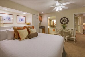 Room -  2 bedroom condo w/covered deck on Golf Club complex near gorgeous Branson Mo. (Branson)