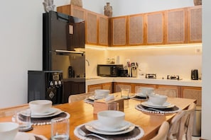 Dining - 3BR Luxury Canggu Villa - Pool and Sunset Rooftop (Canggu)