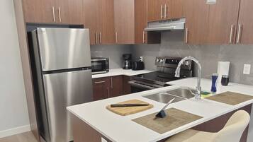 Coffee/tea maker, fridge, microwave, oven