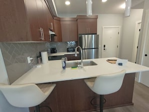 Coffee/tea maker, fridge, microwave, oven