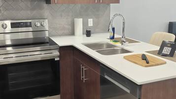 Coffee/tea maker, fridge, microwave, oven