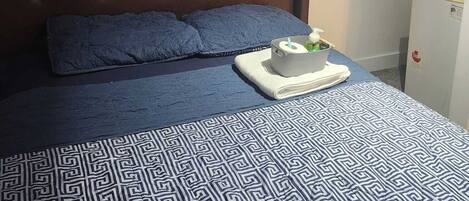 1 habitación, wifi y ropa de cama