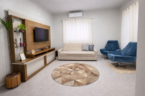 Comfortable new house with 3 bedrooms, en-suite, close to BR290, quiet location.