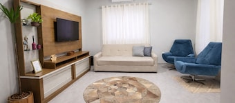 Comfortable new house with 3 bedrooms, en-suite, close to BR290, quiet location.