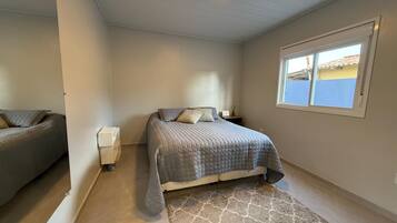 3 bedrooms, iron/ironing board, Internet, bed sheets