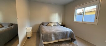 Comfortable new house with 3 bedrooms, en-suite, close to BR290, quiet location.