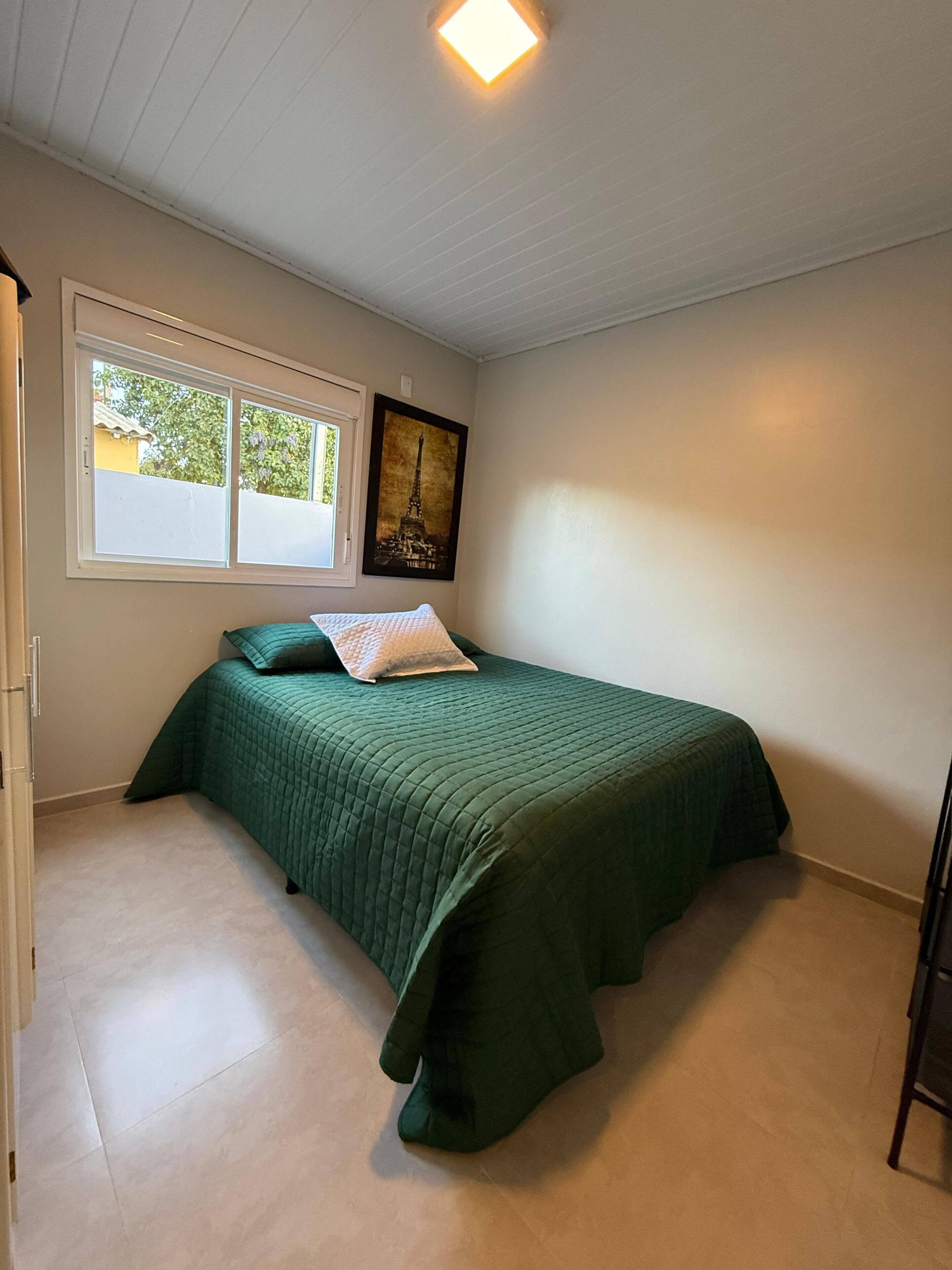 Iron/ironing board, internet, bed sheets