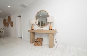 Interior - Your Perfect Cape Coral Getaway Awaits! Sleeps up to 10 guest (Cape Coral)